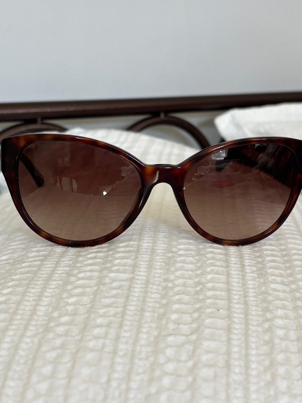 Authentic Versace Cat Eye Sunglasses Tortoise Shell with Gold Medusa Head COA - Picture 8 of 8